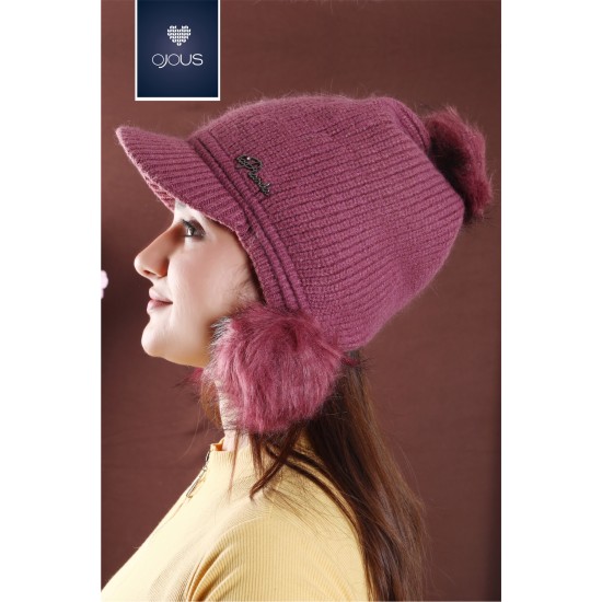 Cap with three pom pom 