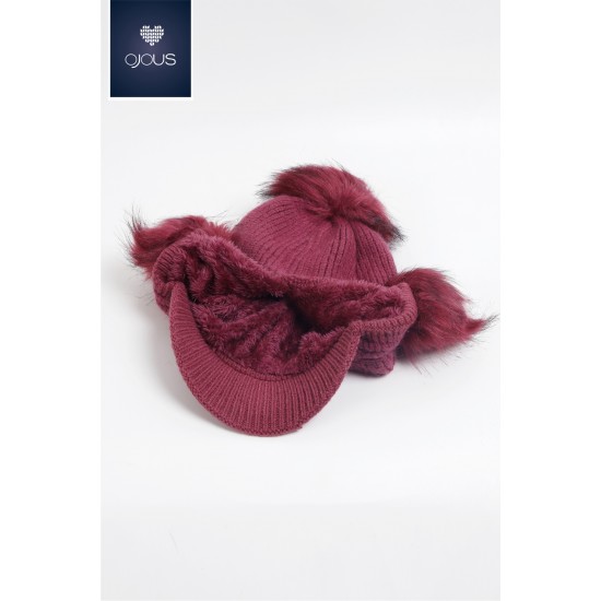 Cap with three pom pom 